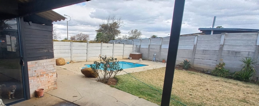 3 Bedroom Property for Sale in Roosheuwel North West